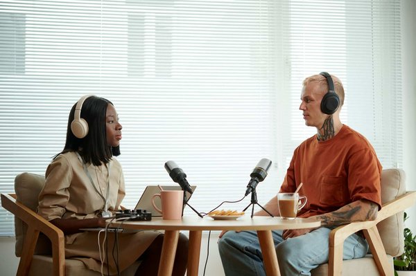 Comment utiliser les podcasts comme support de formation continue pour les professionnels en déplacement ?